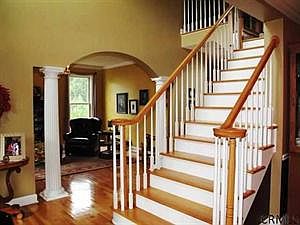 5th image of 12 Eleanor Ct