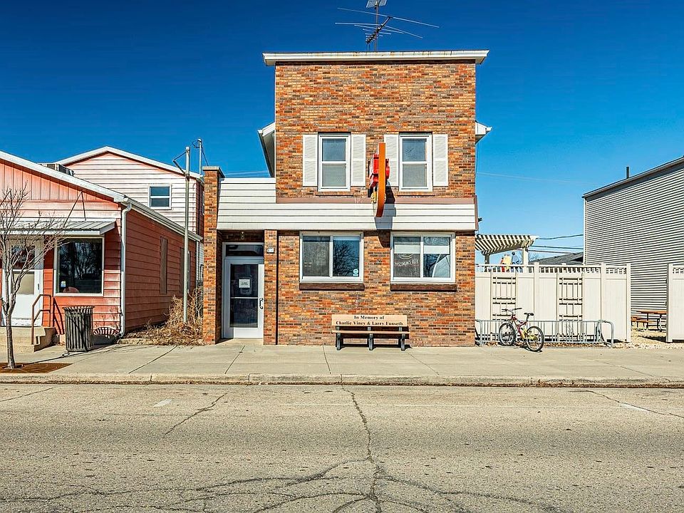 1st image of 127 W Main St