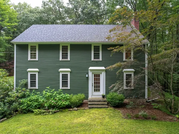 25 Woburn Abbey Drive, Bedford, NH 03110