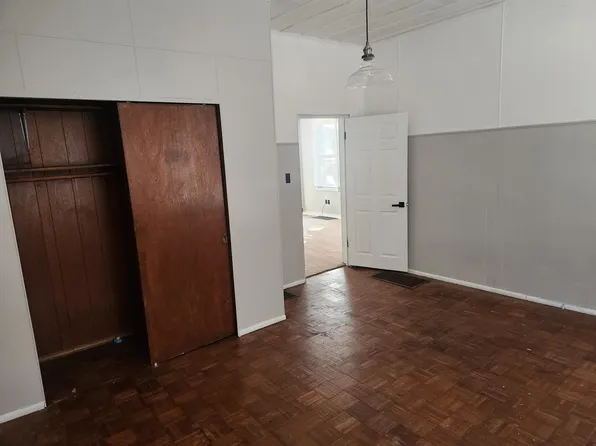 1300 N 9th St, Quincy, IL 62301