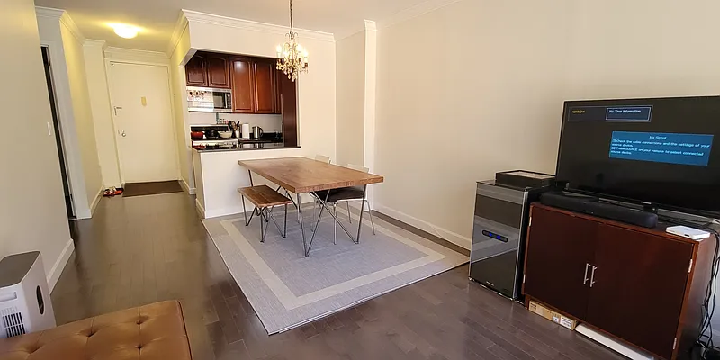 Rented by Plaza Real Estate Group | media 2