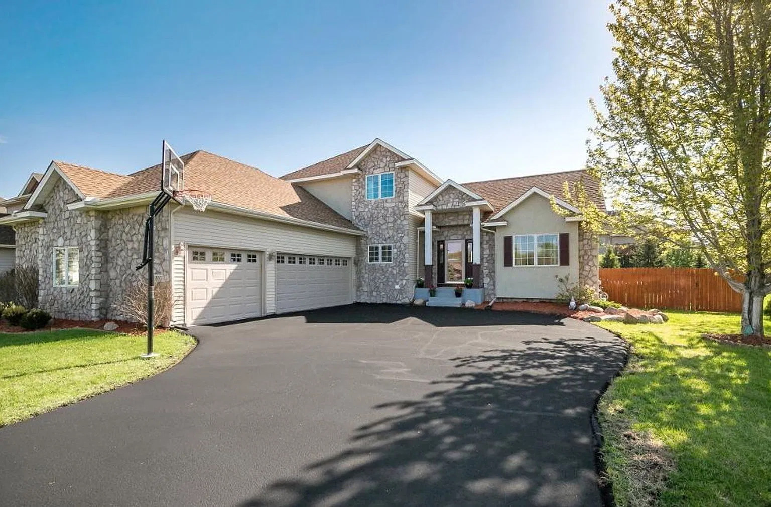 5 bed, 3.0 bath, 3500 sqft, $3,200 — Photo 1