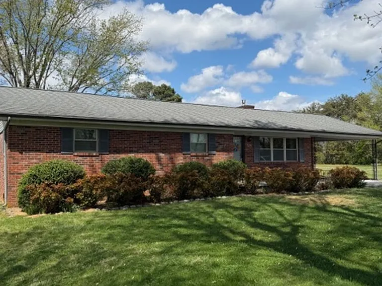 2201 Grey Ridge Rd — Photo 2