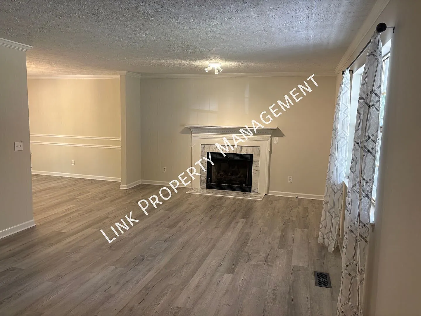 Spacious 3 Bedroom Home in Ooltewah - 2 Car Garage, Private Yard & Great Location — Photo 3