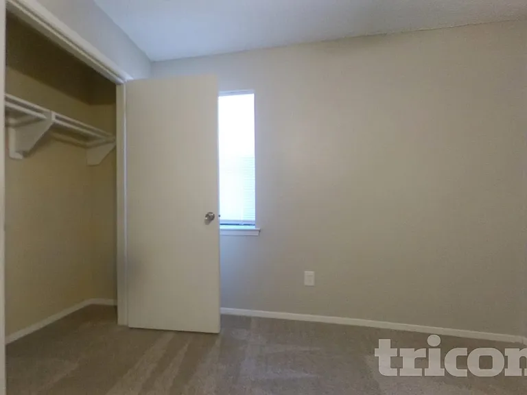 6321 Macarthur Dr — Photo 12