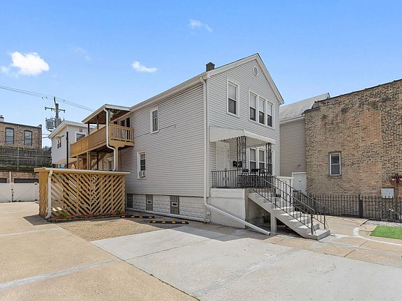 2nd image of 2123-25 W Race Ave