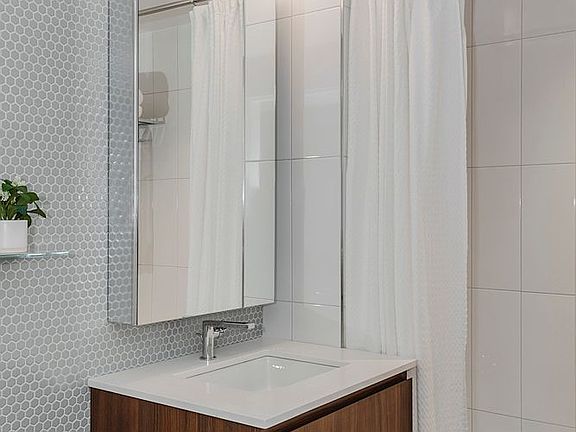 4th image of 311 11th Ave APT 4017
