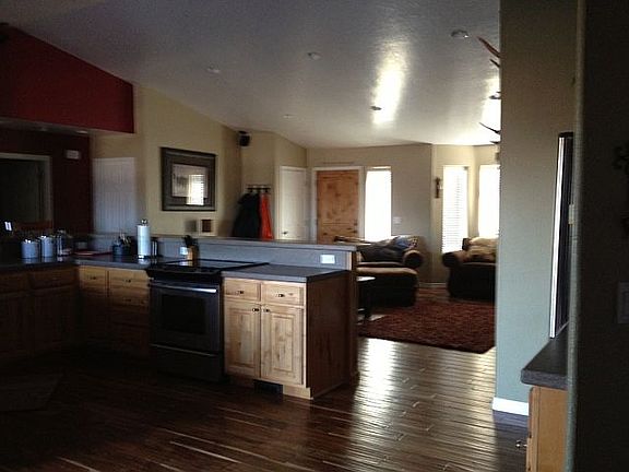 5th image of 410 E Ash St