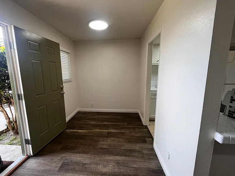 1300 Edgewood Way — Photo 2
