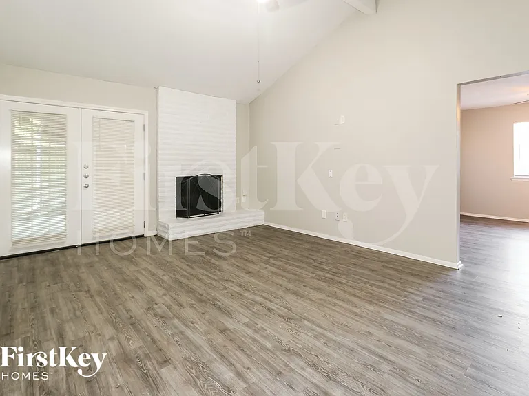 4439 Algernon Dr — Photo 3