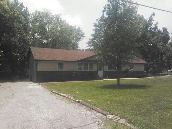 2nd image of 1034 Cedar Creek Rd APT A