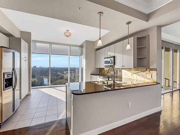 5th image of 3333 Allen Pkwy Unit 1609