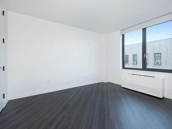 4th image of 250 E Houston St APT 5L