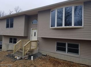 176 Chestnut Oak Dr, Tannersville, PA 18372