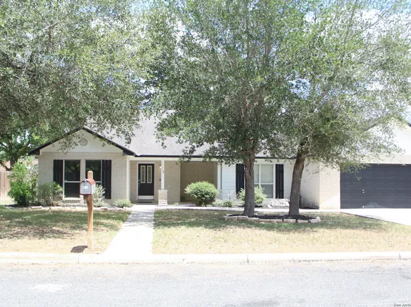 118 WOODLAND DR, Pleasanton, TX 78064