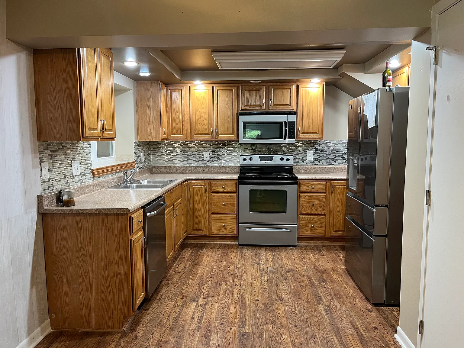 3 bed, 784 sqft, $1,400 — Photo 2
