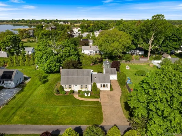 4 Dana Drive, Old Saybrook, CT 06475