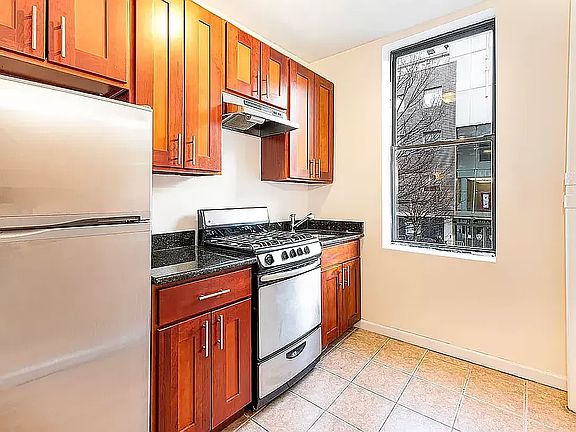 4th image of 133 Avenue C APT 3B