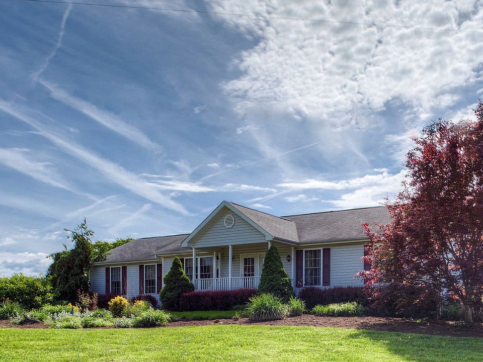 1st image of 17383 Lakemont Dr