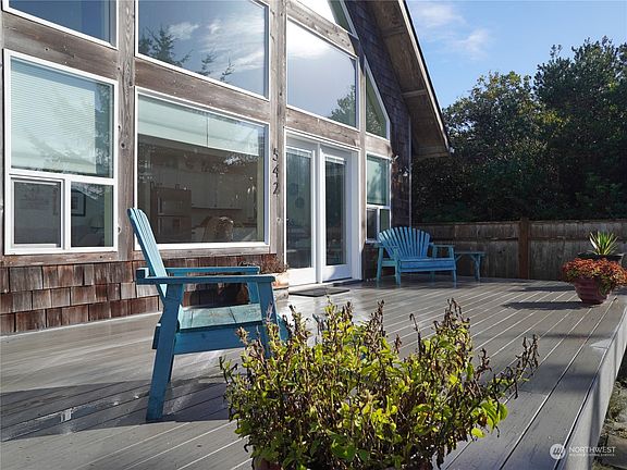 4th image of 542 Ocean Shores Boulevard SW