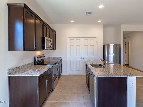 3rd image of 25261 W ATLANTA Avenue