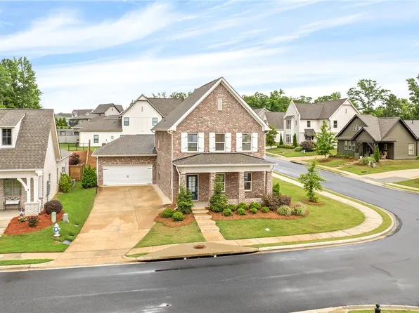 812 Clear Spring Dr, Auburn, AL 36830