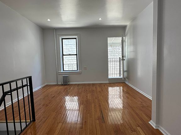 4th image of 1009 34th Ave #2