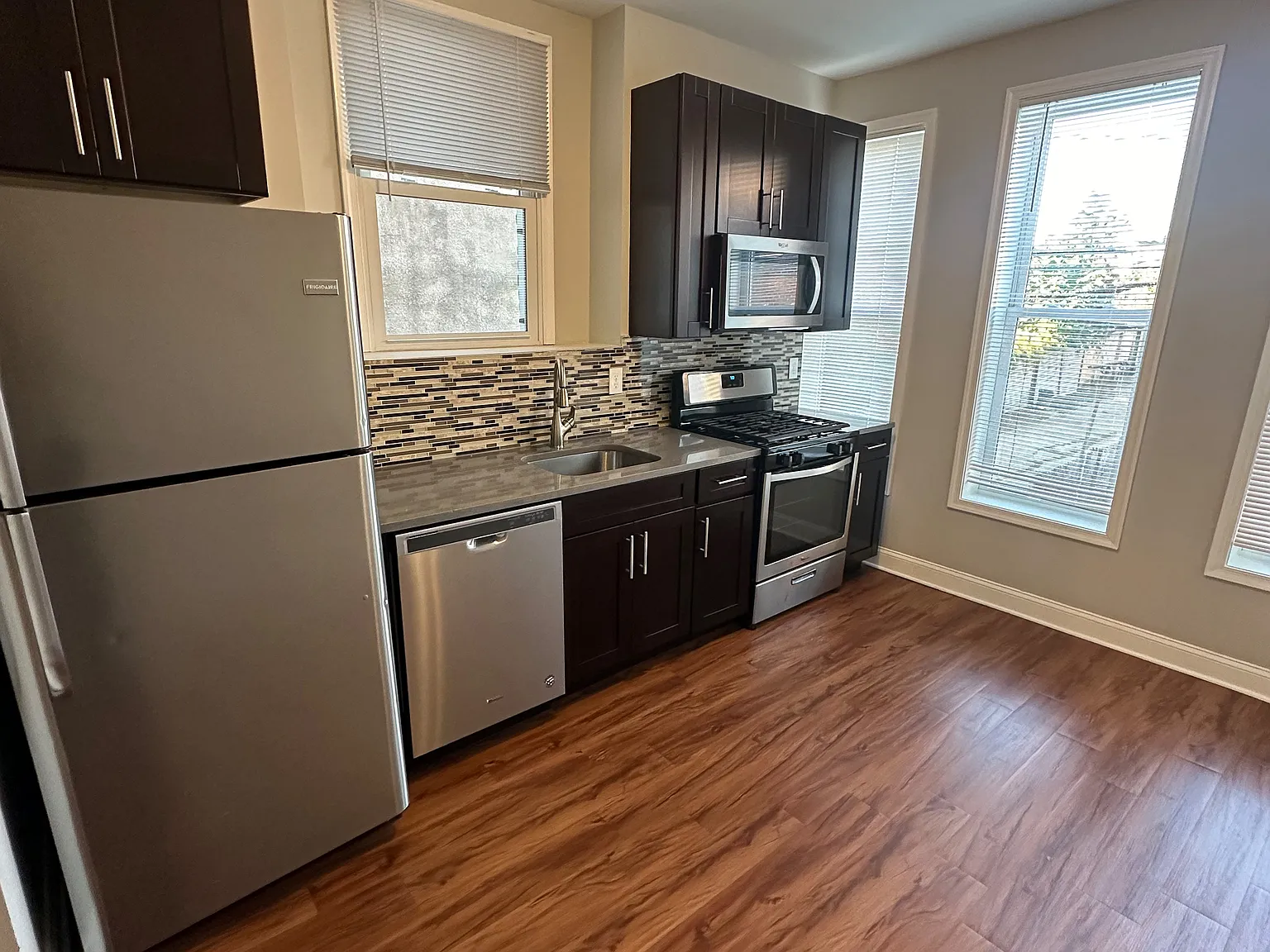 3 bed, 1.0 bath, $1,900 — Photo 3