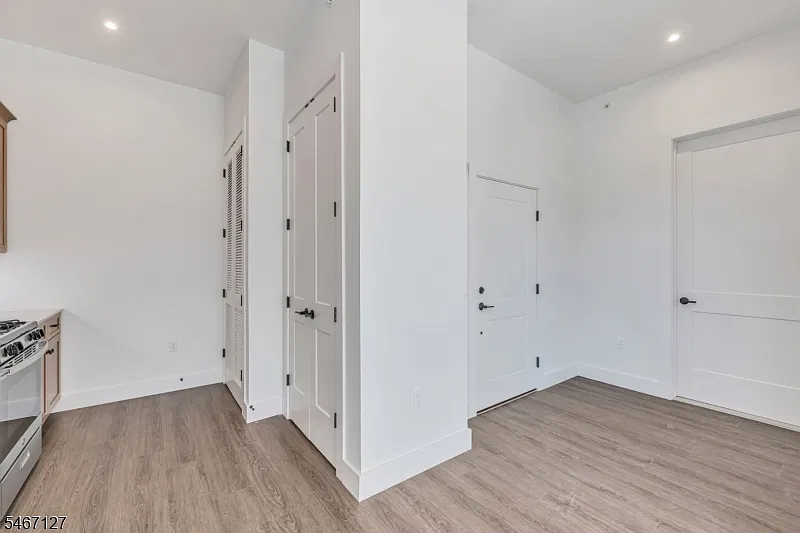 1 bed, 1.0 bath, 650 sqft, $2,350 — Photo 3