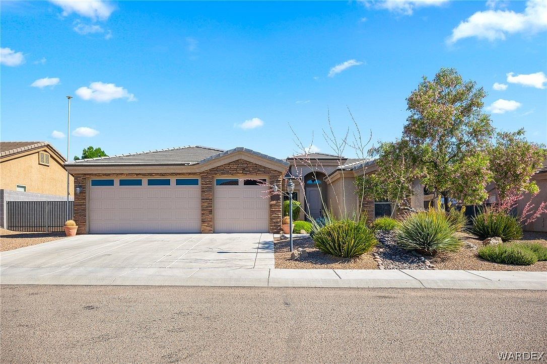 2025 Robert Mitchum Dr, Kingman, AZ 86409 | MLS #014942 | Zillow