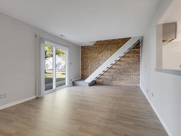 4th image of 328 Joan Ct Unit B