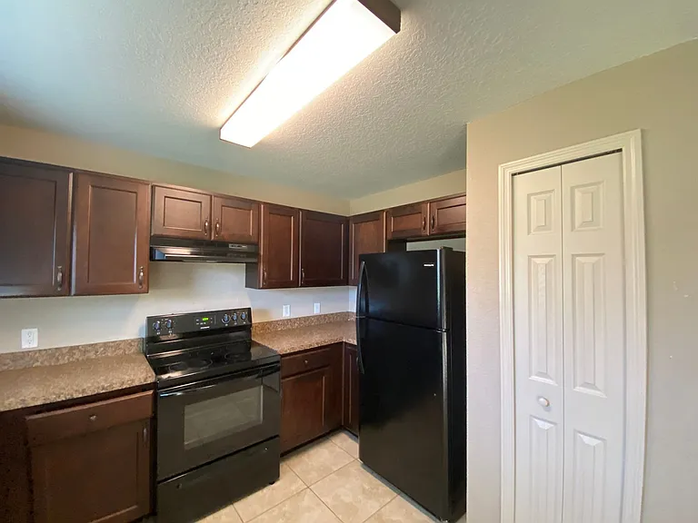 16618 SW 31st Cir — Photo 11