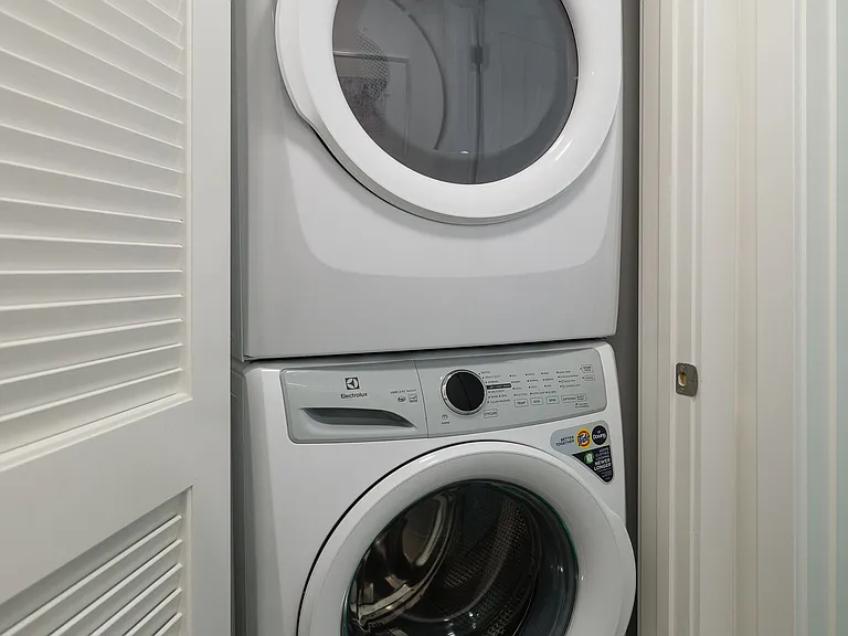 Spacious 2 Bed Townhouses! * Best Koreatown Location * Washer & Dryer * Bidet — Photo 14