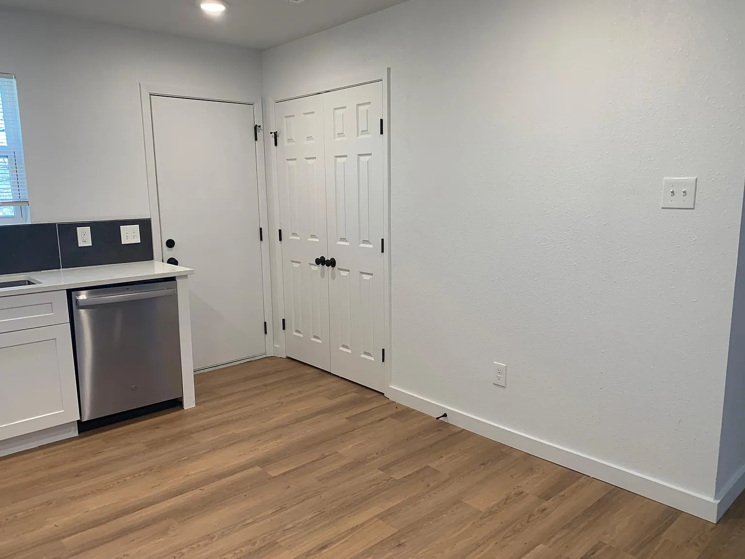 2 bed, 950 sqft, $1,700 — Photo 4