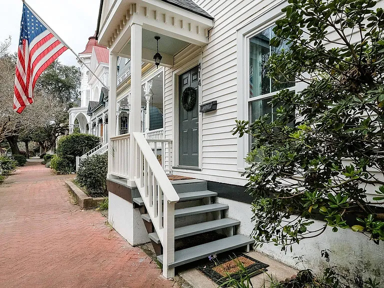 414 E Gaston St — Photo 8