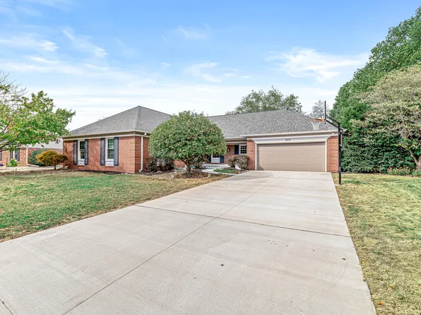 3820 Saddle Dr, Columbus, IN 47203
