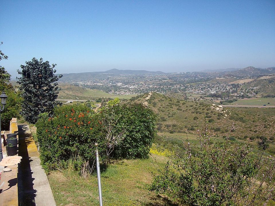 2nd image of 15826 Sycamore Canyon Rd