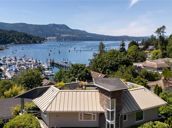 916 Grilse Ln, Central Saanich, BC V8M 1B5