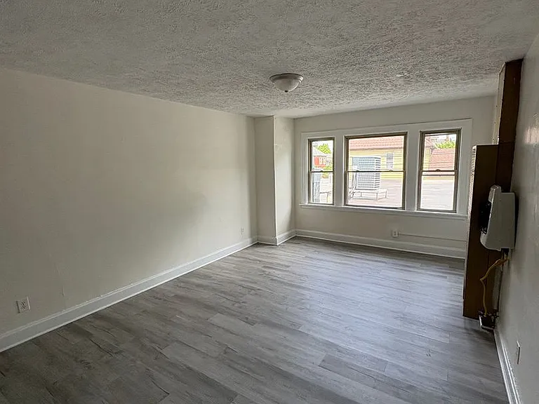 1008 Parsons Ave — Photo 2