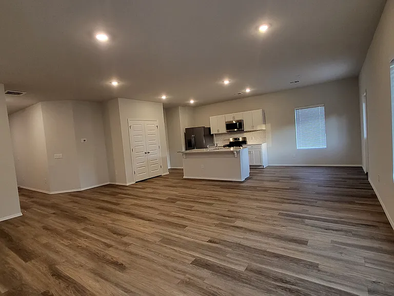 2215 W 31st Pl — Photo 8
