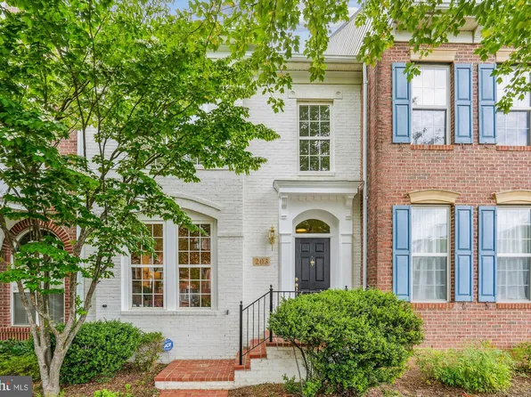 203 Watkins Pond Blvd, Rockville, MD 20850