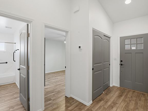 4th image of 202 N Durango Ct