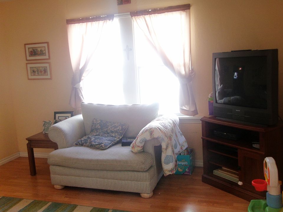 1st image of 1009 Elm Ave