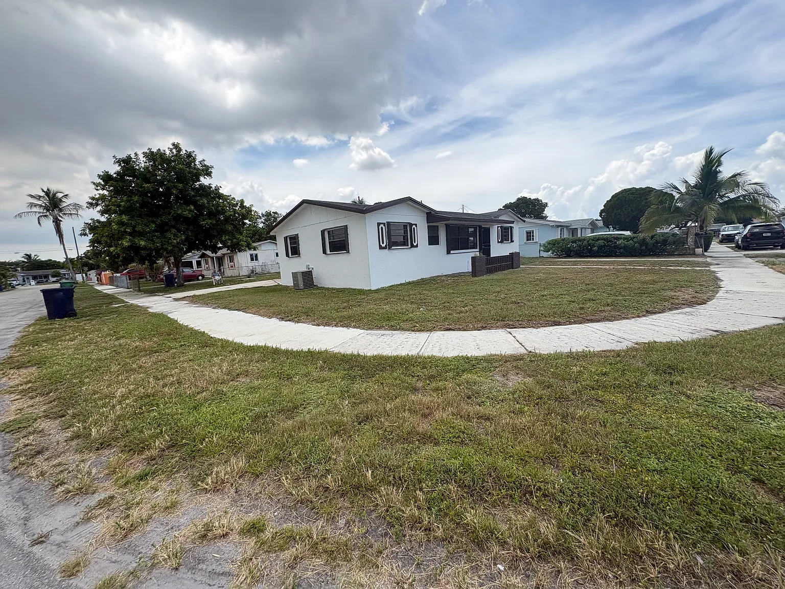 4 bed, 1225 sqft, $3,200 — Photo 2