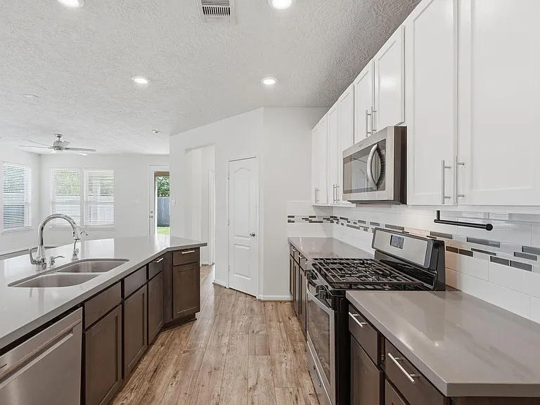 1140 Clonmore Ct — Photo 17