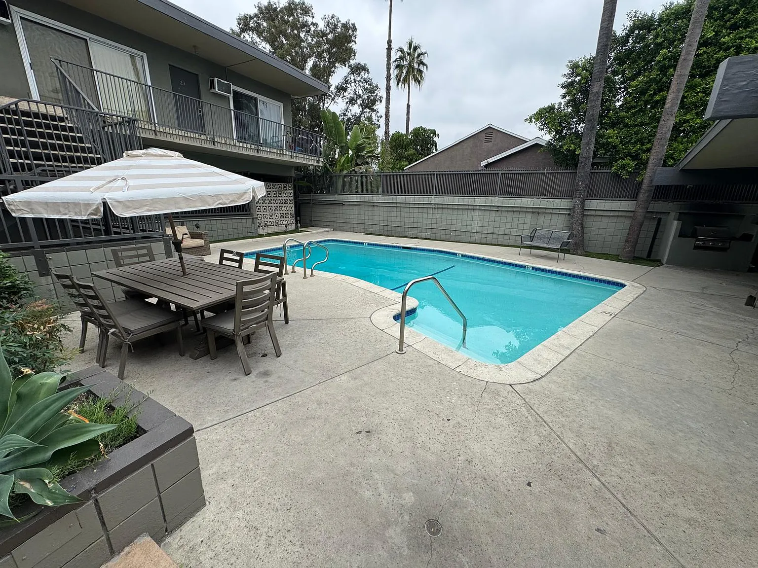 6245 Kester Ave — Photo 4