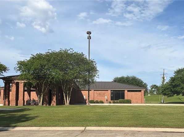 16 Sycamore Ln, Saint Rose, LA 70087