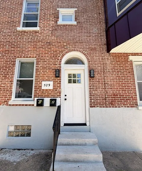 529 E 9th St #2 — Photo 1
