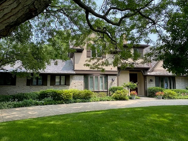 1303 Edgewood Ln photo 1