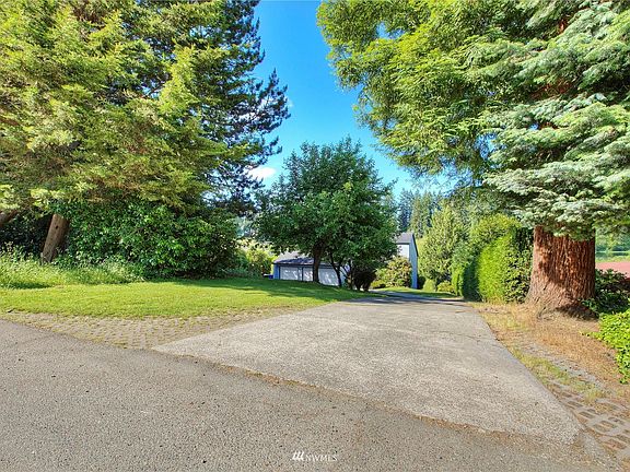 3rd image of 33115 E Lake Holm Dr SE